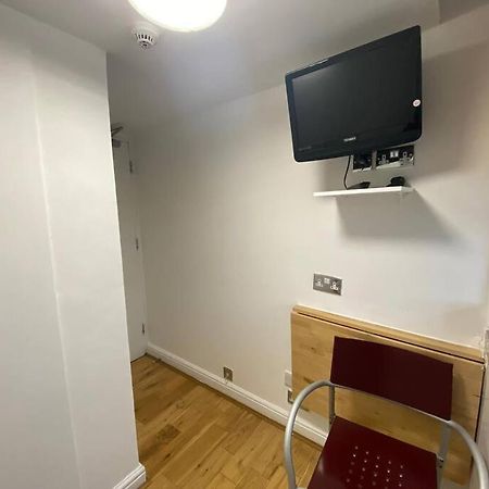 F14- Single Studio Shared Shower/Toilet Near Paddington London Exterior photo